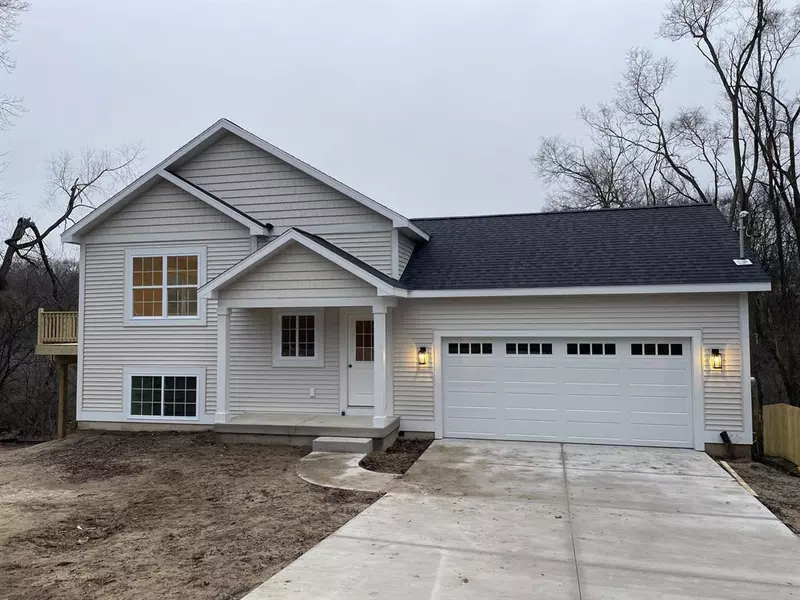 1860 Kreft Street NE, Grand Rapids Twp, MI 49525