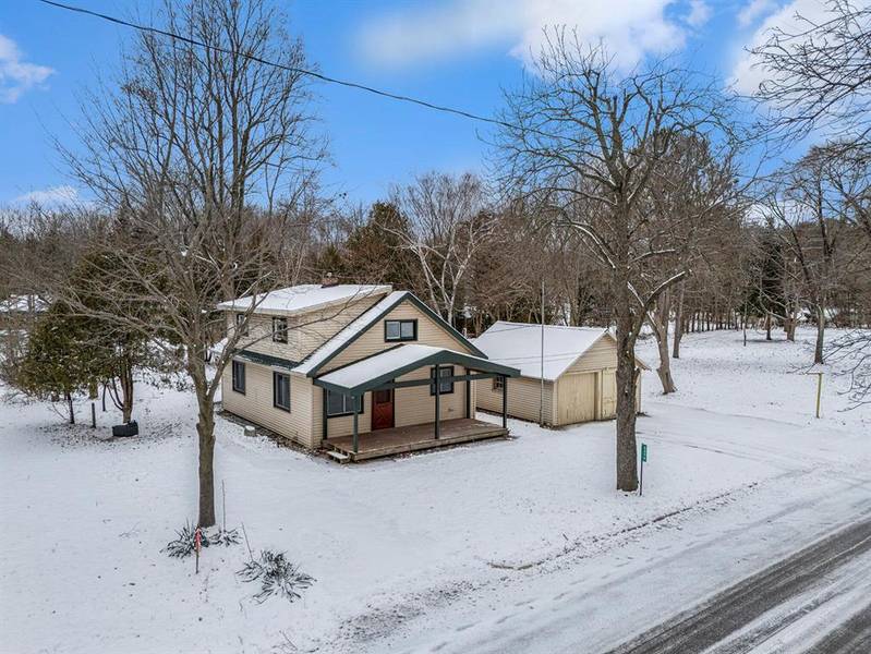 8496 Mill Street, Onekama, MI 49675