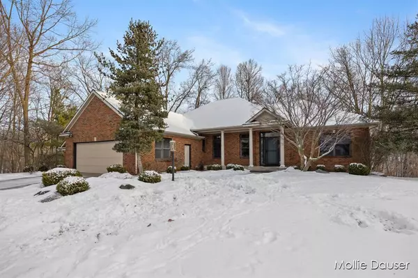 3340 Falcon Bluff Drive NE, Grand Rapids, MI 49525