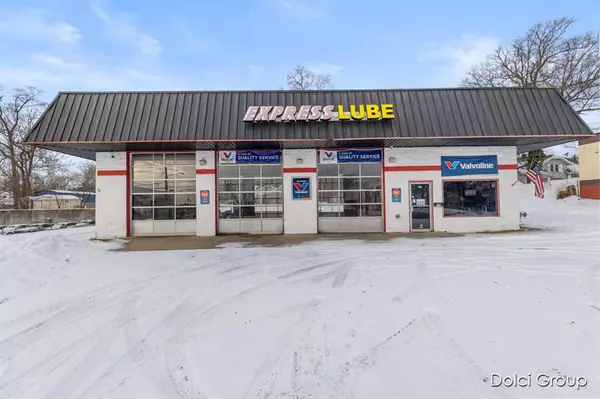 2241 Alpine Avenue NW, Walker, MI 49544