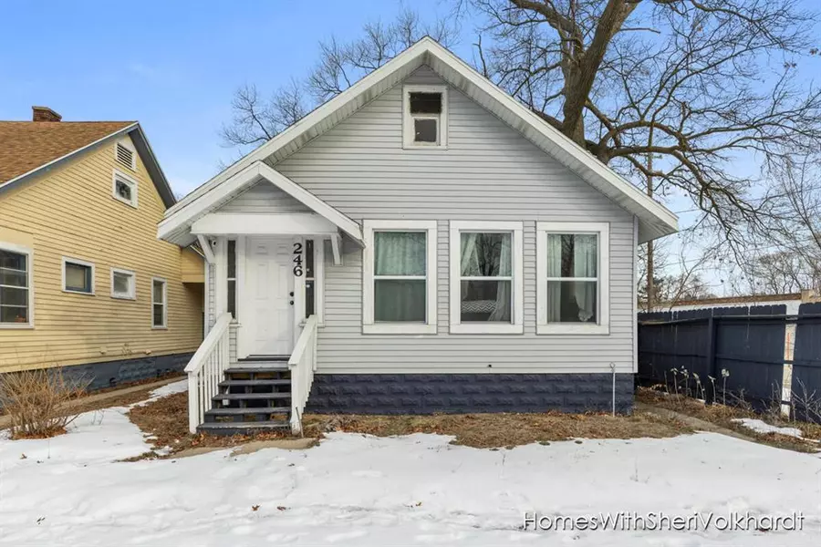 246 E Laketon Avenue, Muskegon, MI 49442