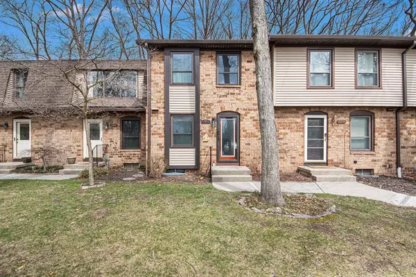 2541 Chatham Woods Drive SE 27,  Cascade Twp,  MI 49546