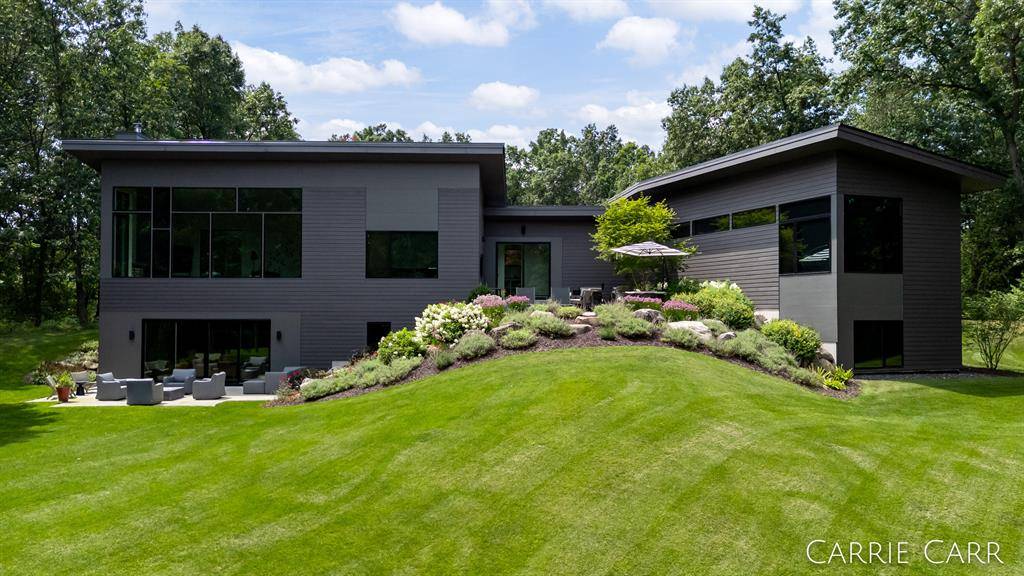 9924 Summit Ave NE, Algoma Twp, MI 49341