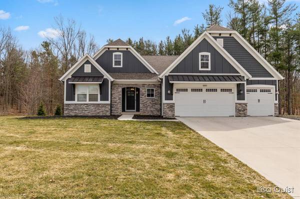 8810 Lapham Drive, Algoma Twp, MI 49341