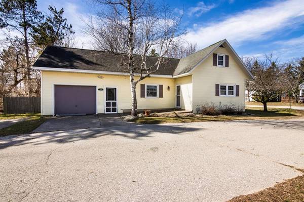 429 N Center Street, Beulah Vlg, MI 49617