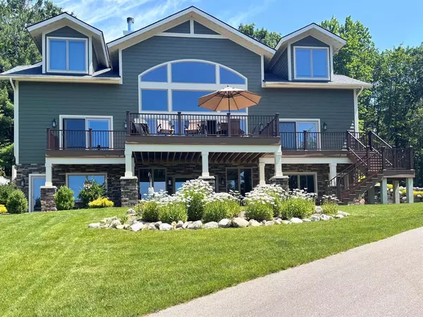 1267 Pinetree Trail, Harbor Springs, MI 49740