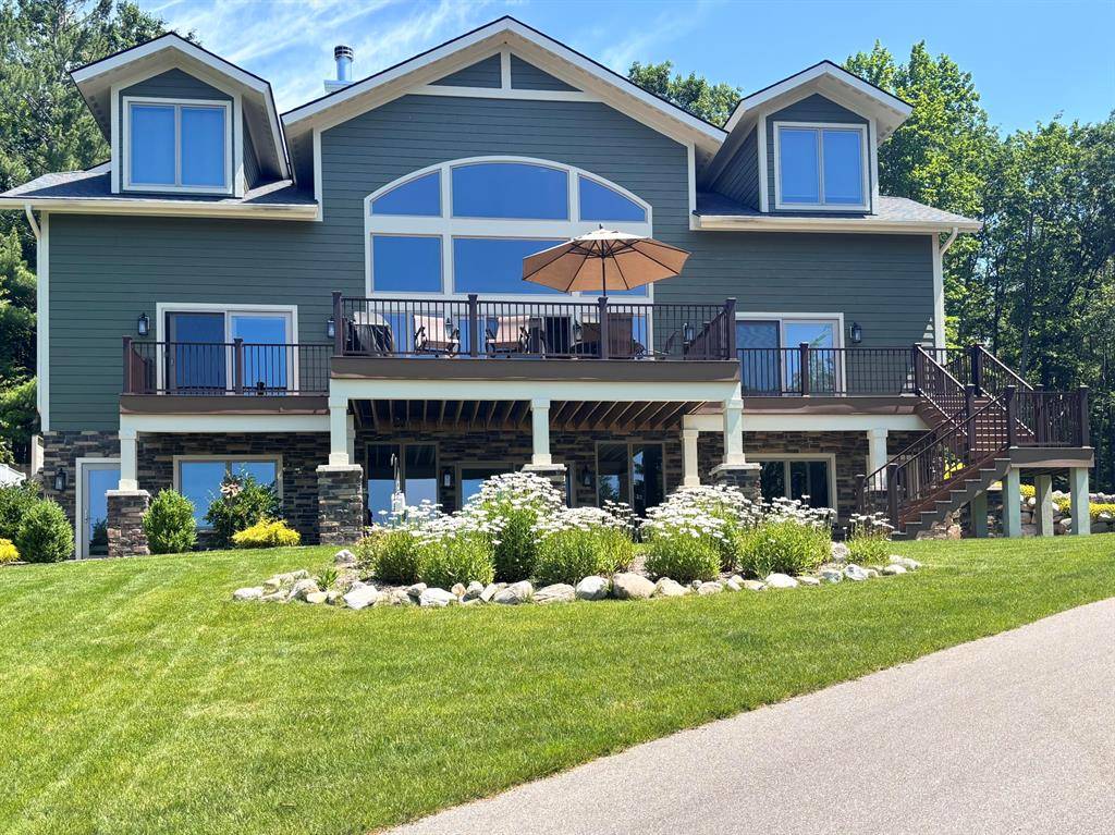 1267 Pinetree Trail, Harbor Springs, MI 49740