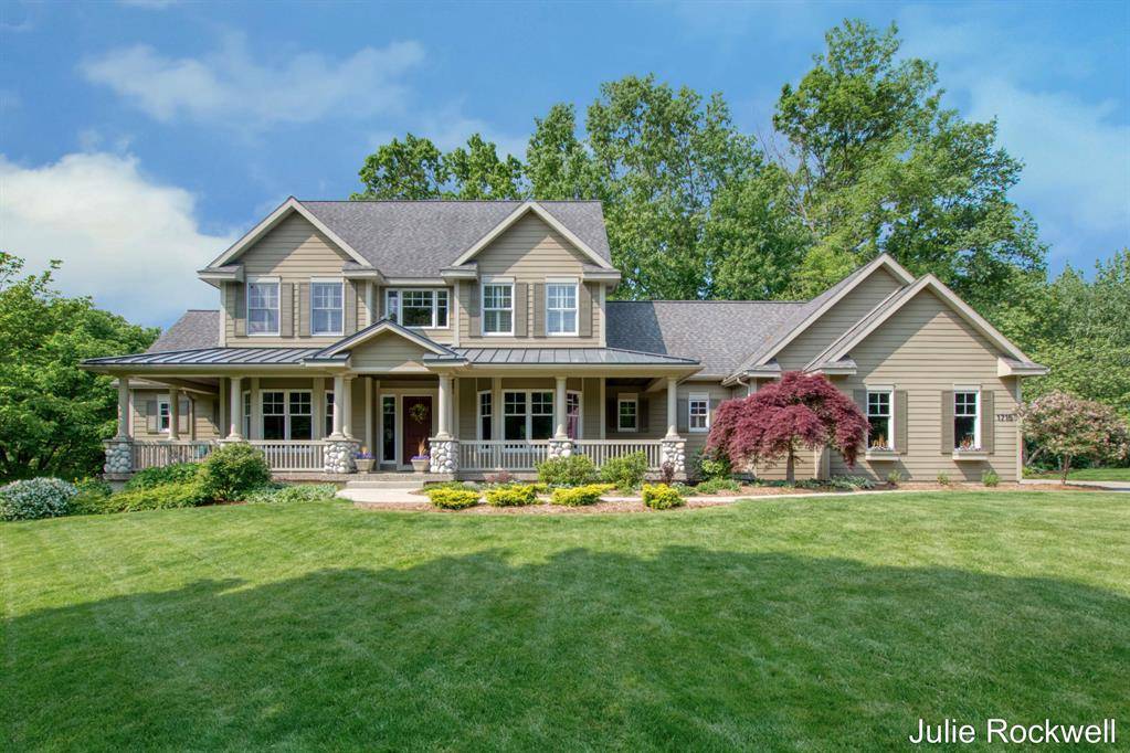 1715 Flowers Crossing Drive NE, Grand Rapids Twp, MI 49525