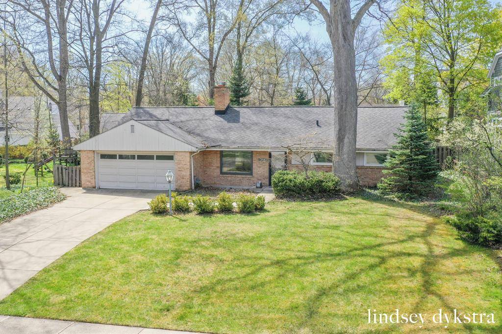 2656 Beechwood Drive SE, East Grand Rapids, MI 49506