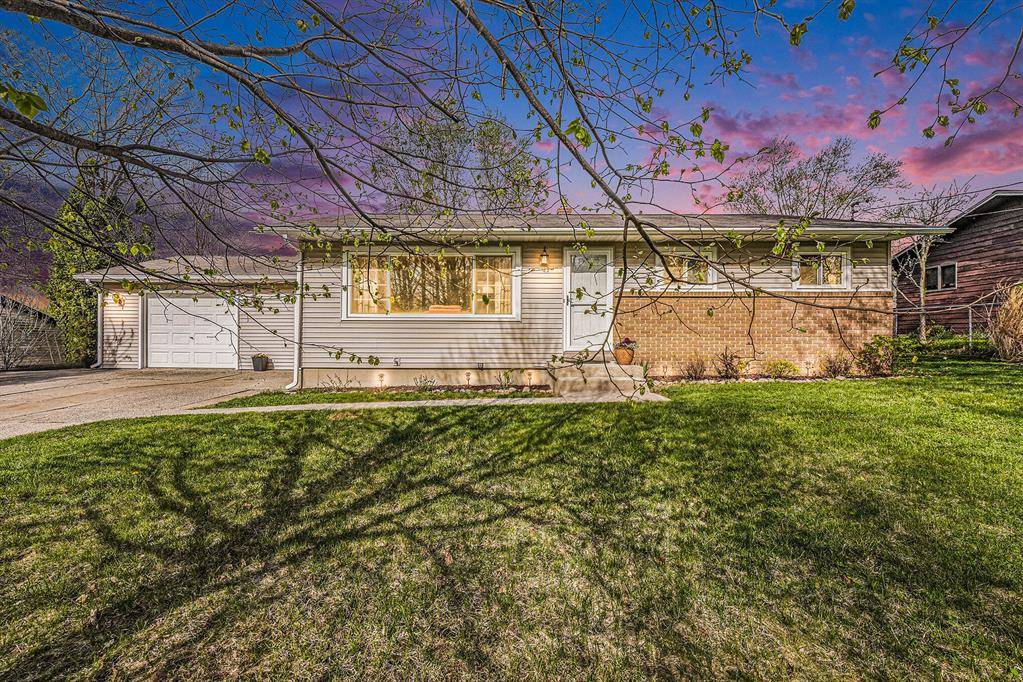 725 Parkside Avenue NW, Walker, MI 49534