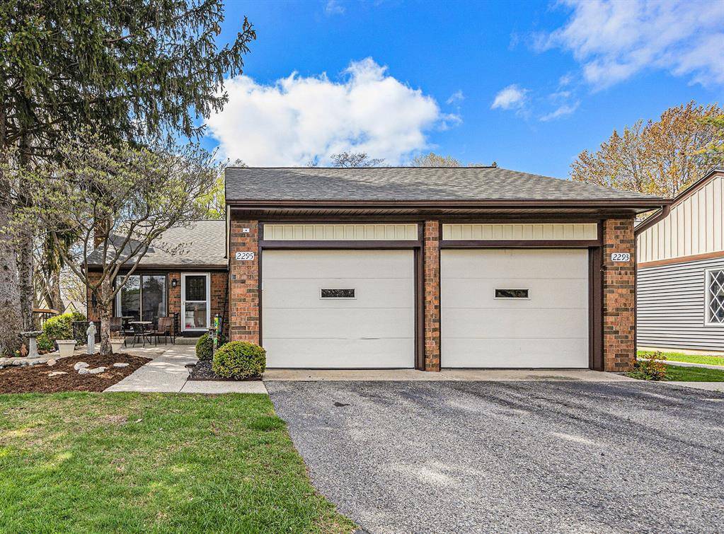 2295 Radcliff Circle SE, Grand Rapids, MI 49546