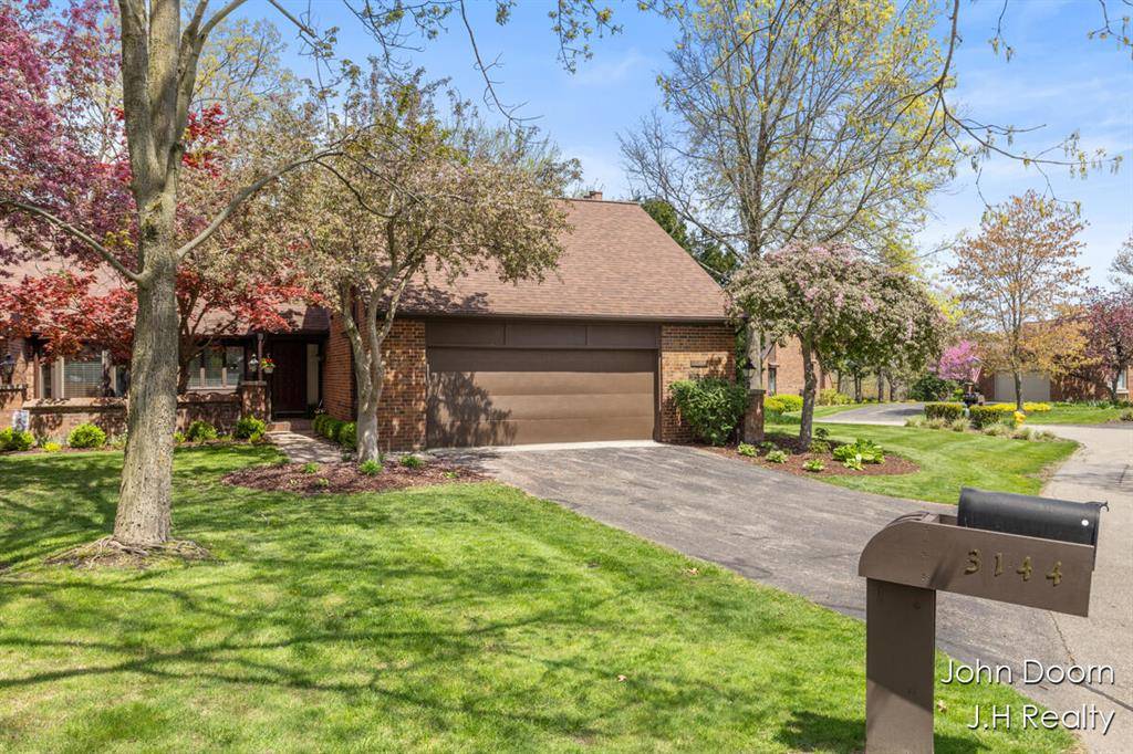 3144 E Gatehouse Drive SE, Cascade Twp, MI 49546