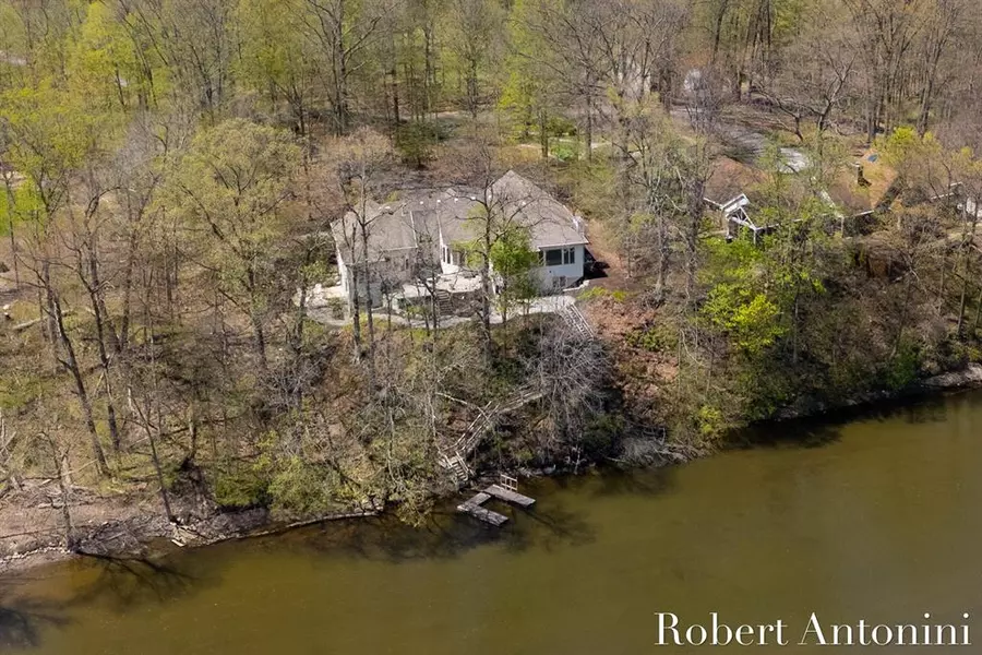 7205 60th Street SE, Cascade Twp, MI 49512