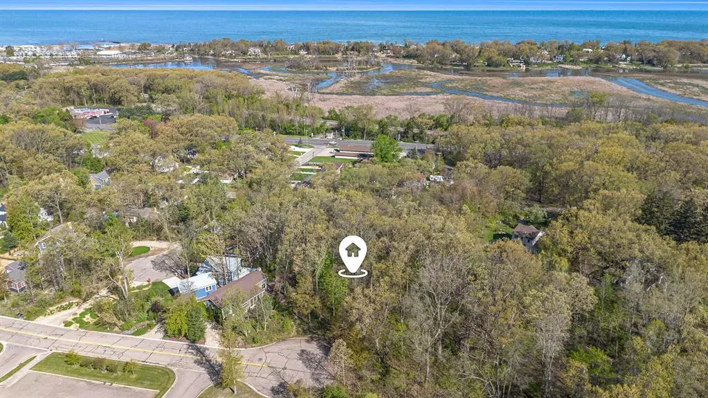 816 E Indiana Street, New Buffalo, MI 49117