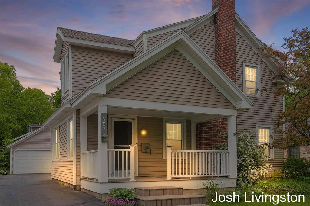 East Grand Rapids, MI 49506,957 Breton Road SE