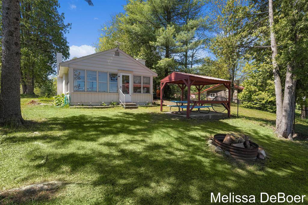 8791 S Old State Avenue, Surrey Twp, MI 48622