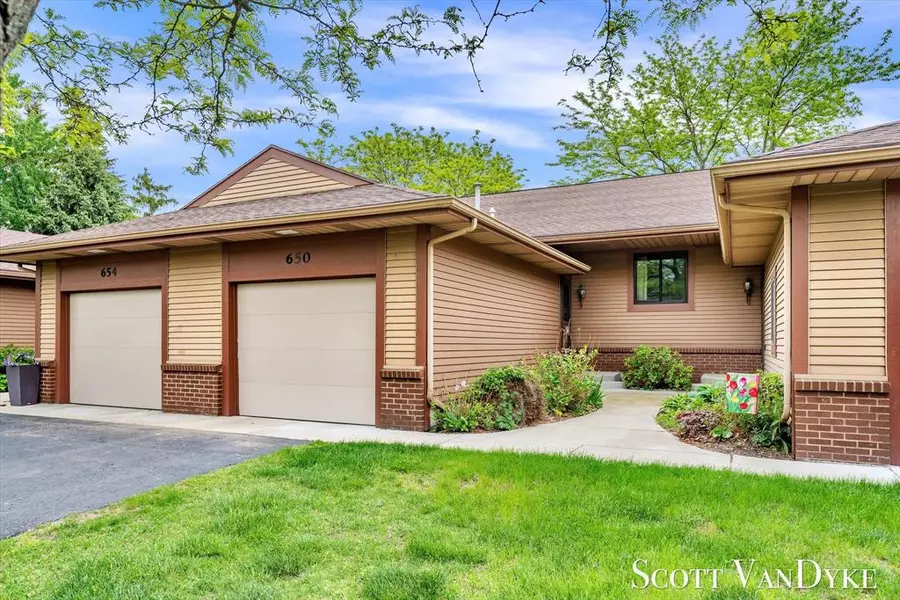 650 Bradford Place NE, Grand Rapids, MI 49525