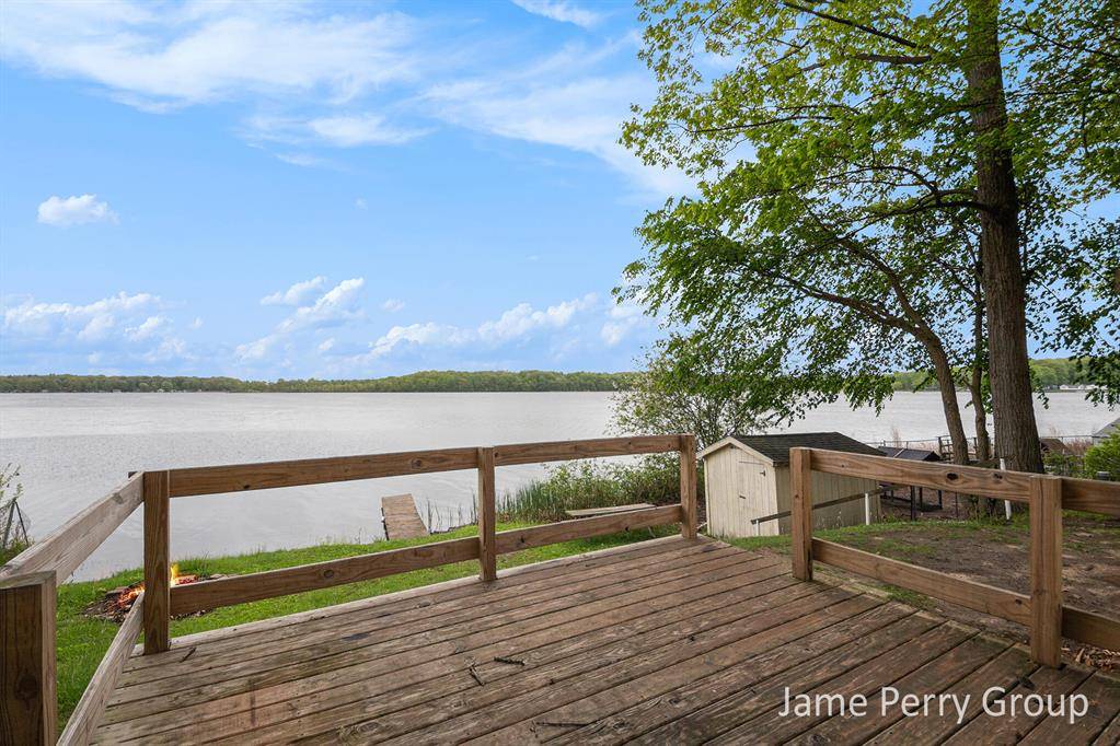 1760 S Colonel Point Drive, Crystal Twp, MI 48818