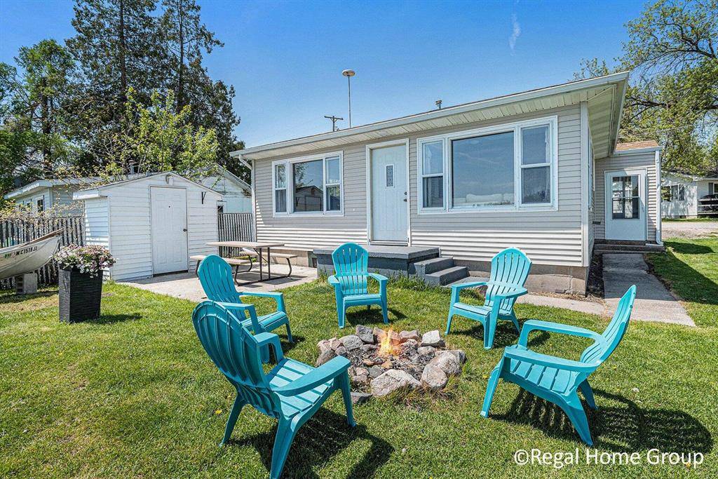 271 Pine Drive, Montcalm Twp, MI 48838