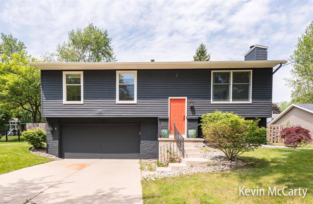 1731 Edgewood Avenue SE, Grand Rapids, MI 49506