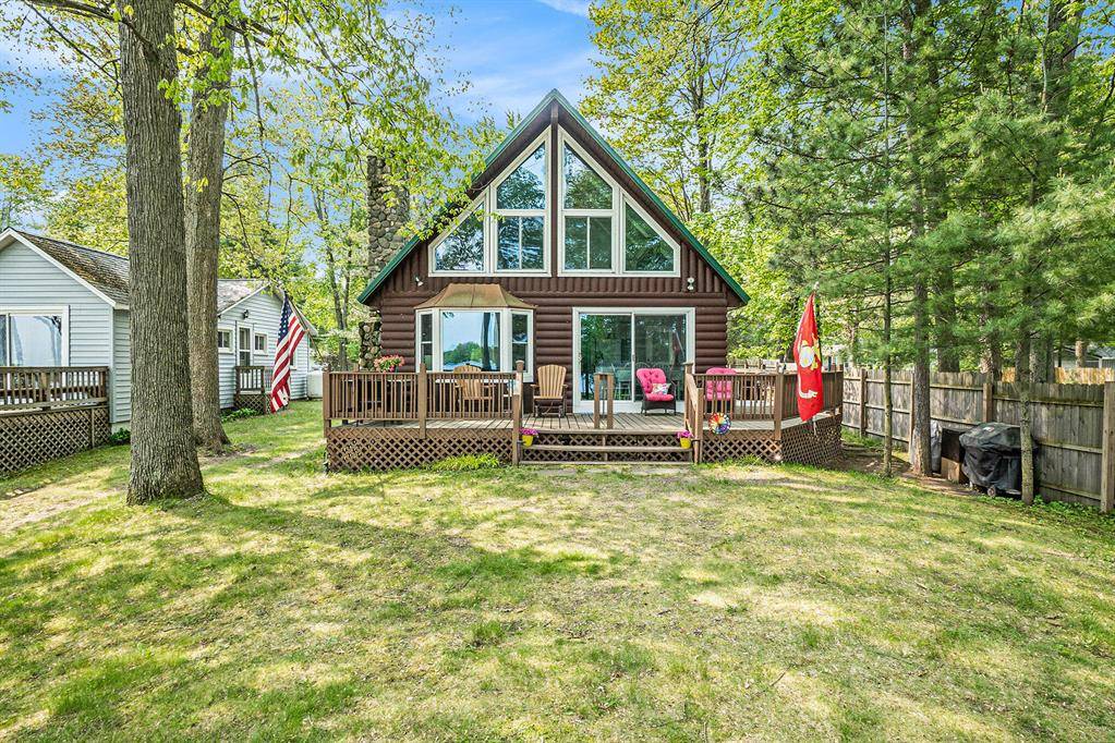 1142 Wolf Lake Drive, Peacock Twp, MI 49304