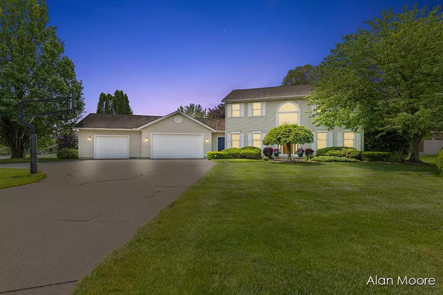 6574 Gran Via Drive NE, Cannon Twp, MI 49341