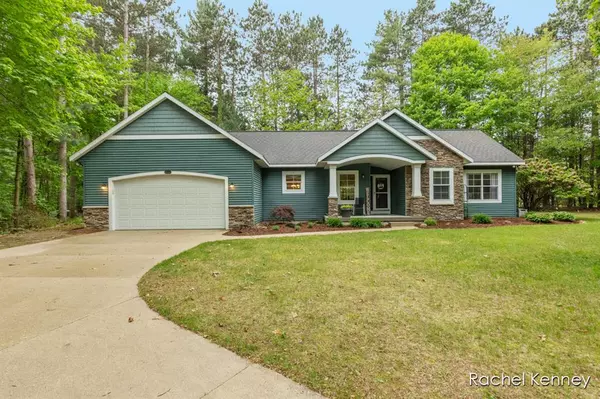 10637 Trailside Woods Drive NE, Algoma Twp, MI 49341