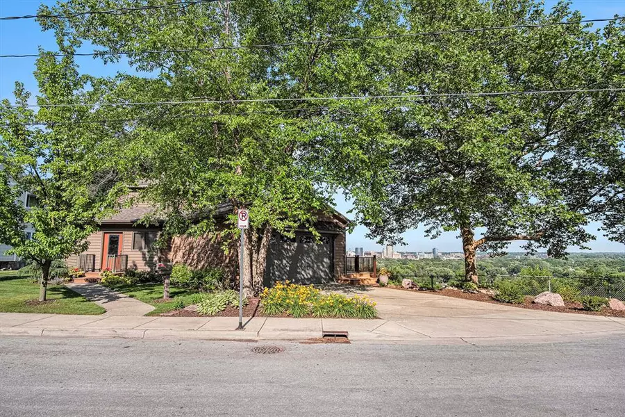 226 Sunset Avenue NW, Grand Rapids, MI 49504