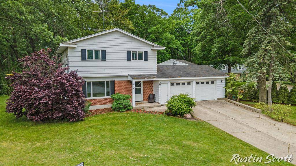 310 Brookgate Court NW, Alpine Twp, MI 49321