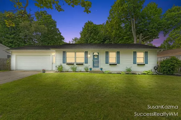 111 W 1st Avenue, Plainwell, MI 49080