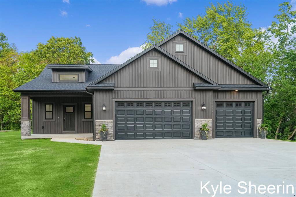 8060 Hunters Crossing, Cooper Twp, MI 49009