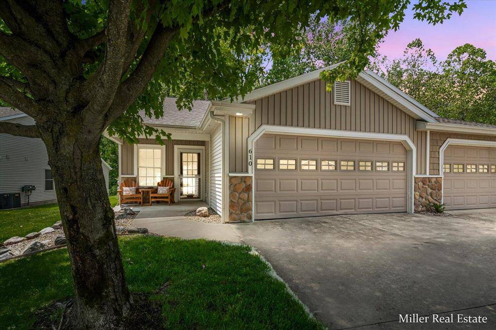 610 Riverwalk Street 18, Hastings, MI 49058