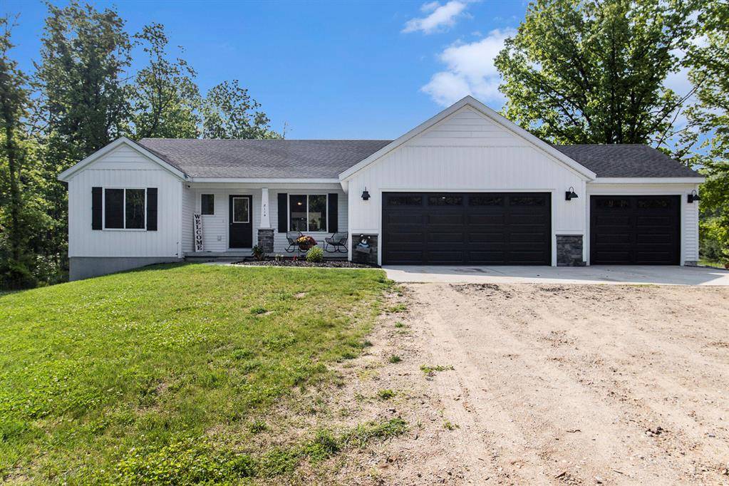 8114 E 72nd Street, Croton Twp, MI 49337