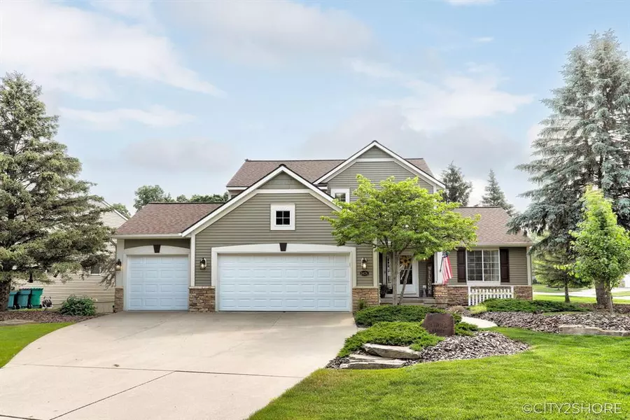 8474 Twin Lakes Drive, Georgetown Twp, MI 49428