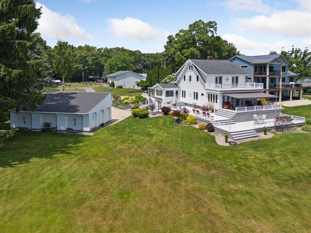 2694 Middle Lake Road, Dalton Twp, MI 49457