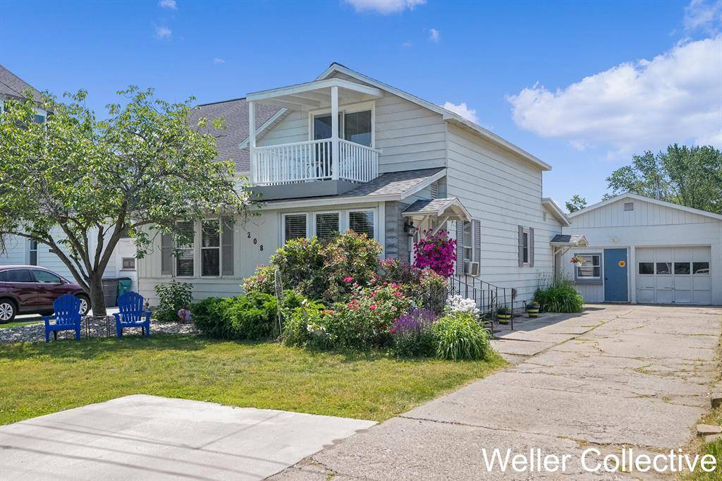 208 Barber Street, Spring Lake Vlg, MI 49456