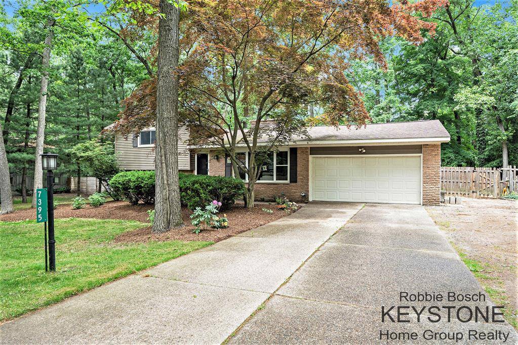 7395 Sheffield Drive SE, Cascade Twp, MI 49301