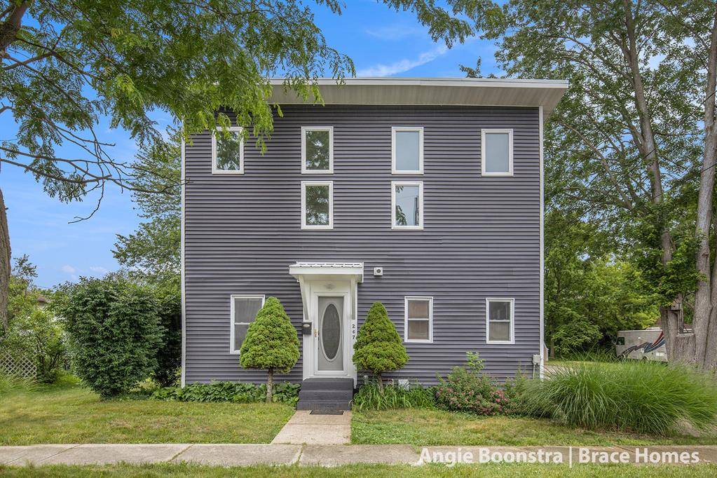 267 Center Street, Coopersville, MI 49404