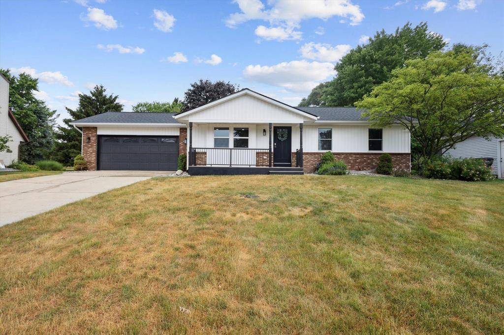 1805 Forest Lake Drive SE, Kentwood, MI 49546