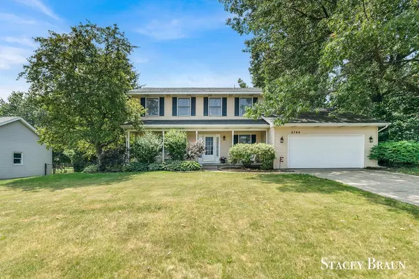 2704 Curticewood Drive NE, Grand Rapids Twp, MI 49525