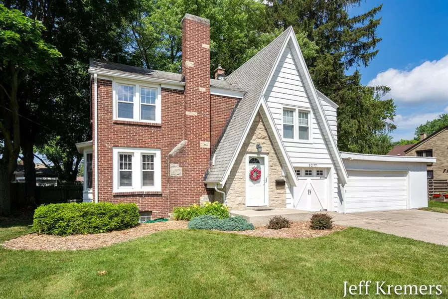 3277 Ottawa Avenue SW, Grandville, MI 49418