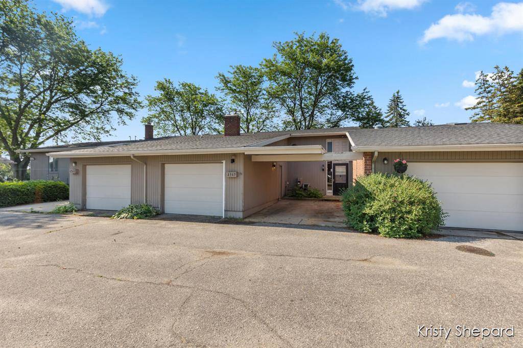 4343 Walnut Hills Drive SE, Kentwood, MI 49512
