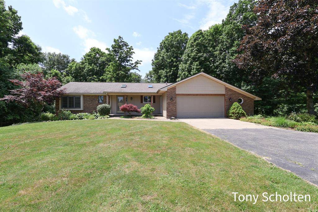 2550 Leonard Street, Tallmadge Twp, MI 49435