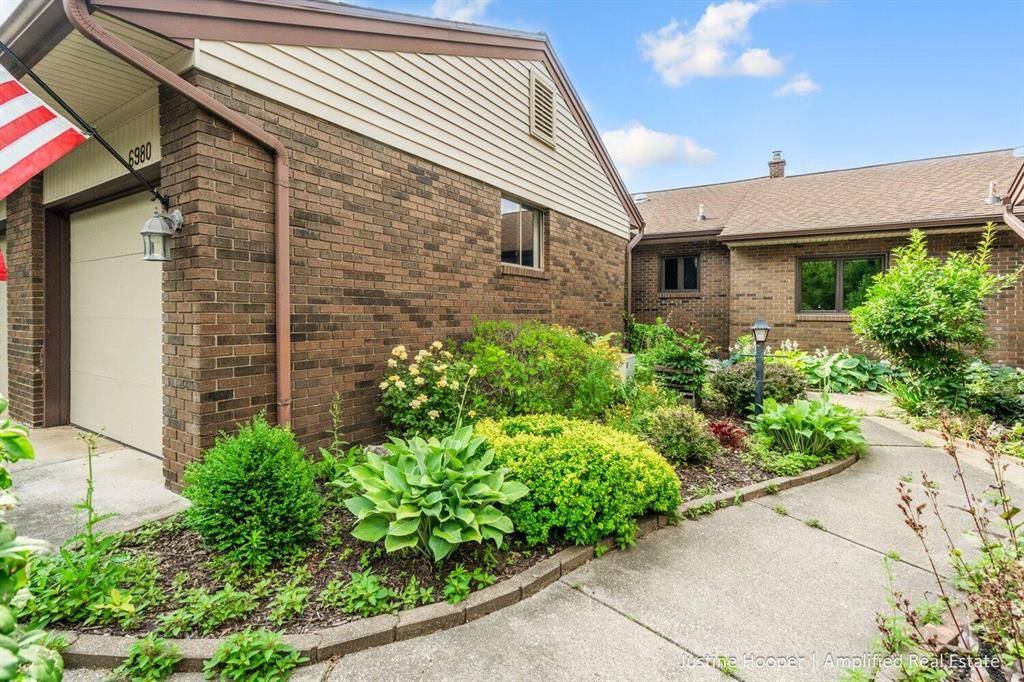6980 SW Hollyhill Court 31, Byron Twp, MI 49315