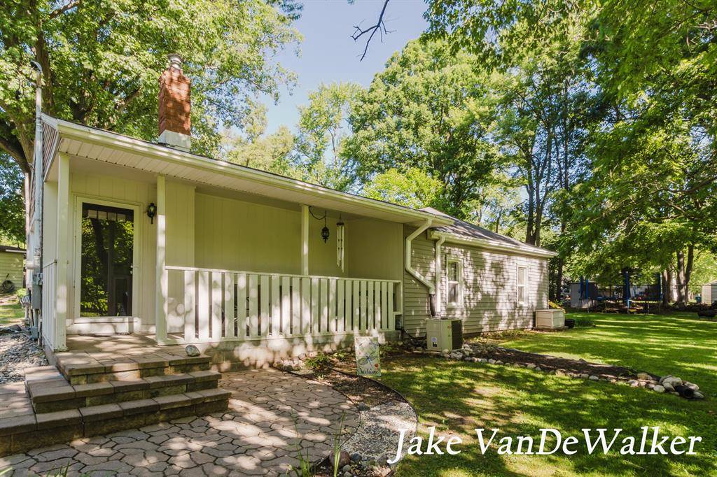 2338 Edgewood Drive, Kalamazoo, MI 49008