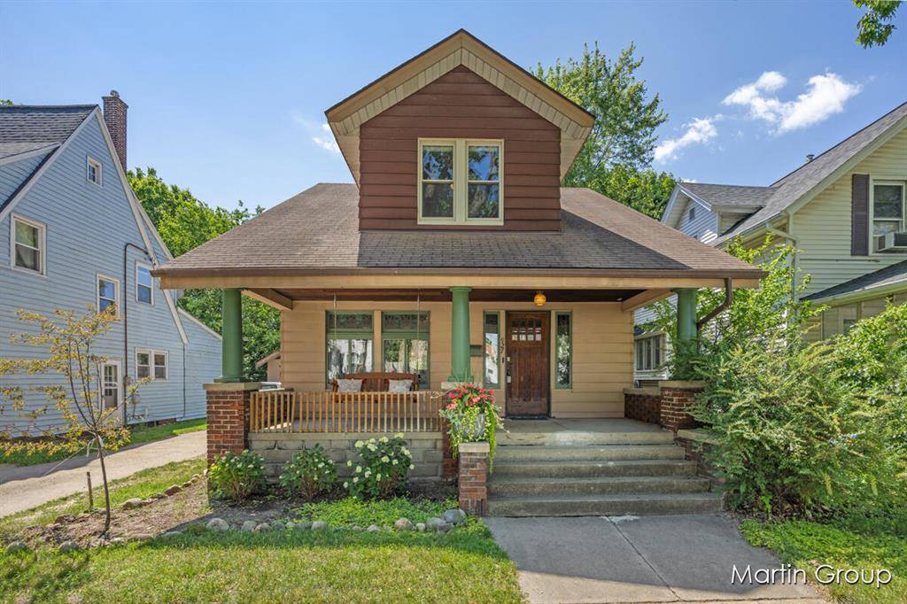 927 Pine Avenue NW, Grand Rapids, MI 49504
