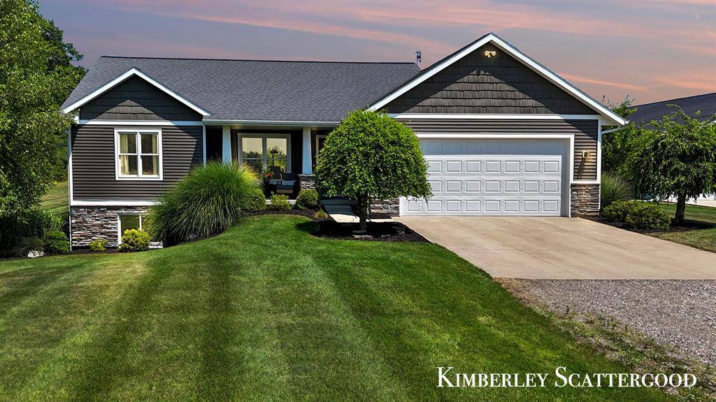 12566 Hoskins Avenue NE, Algoma Twp, MI 49319