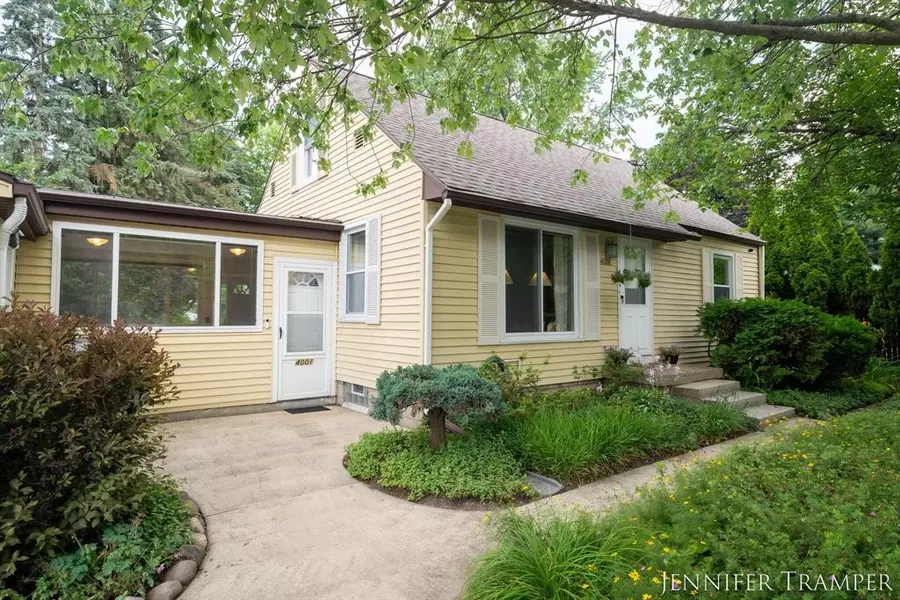 4001 Hillsdale Avenue NE, Plainfield Twp, MI 49525