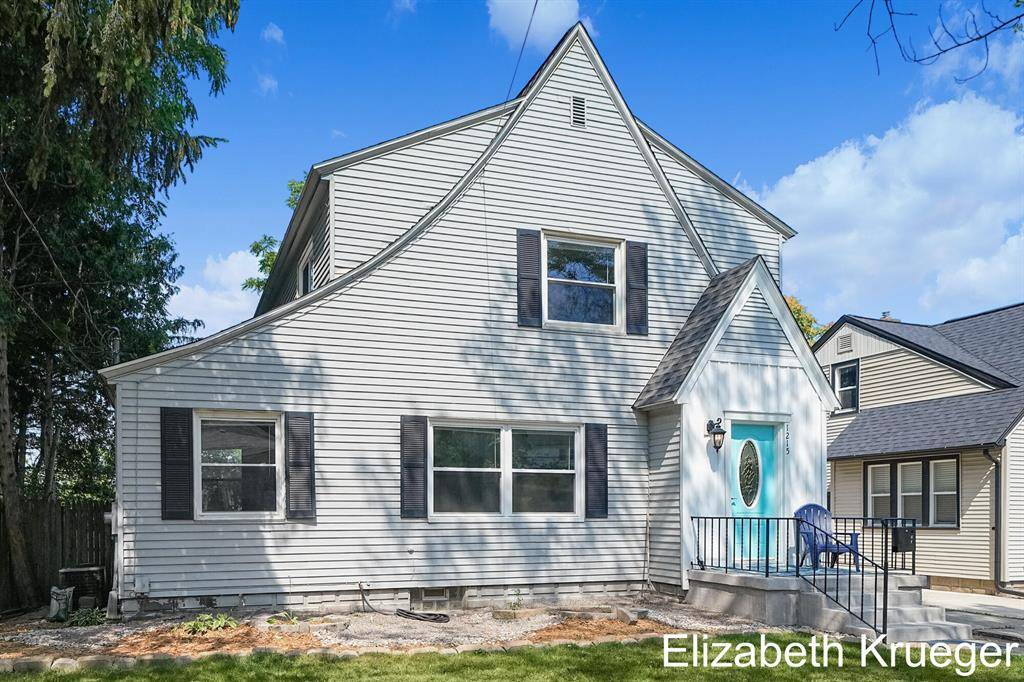 1215 Emerald Avenue NE, Grand Rapids, MI 49505