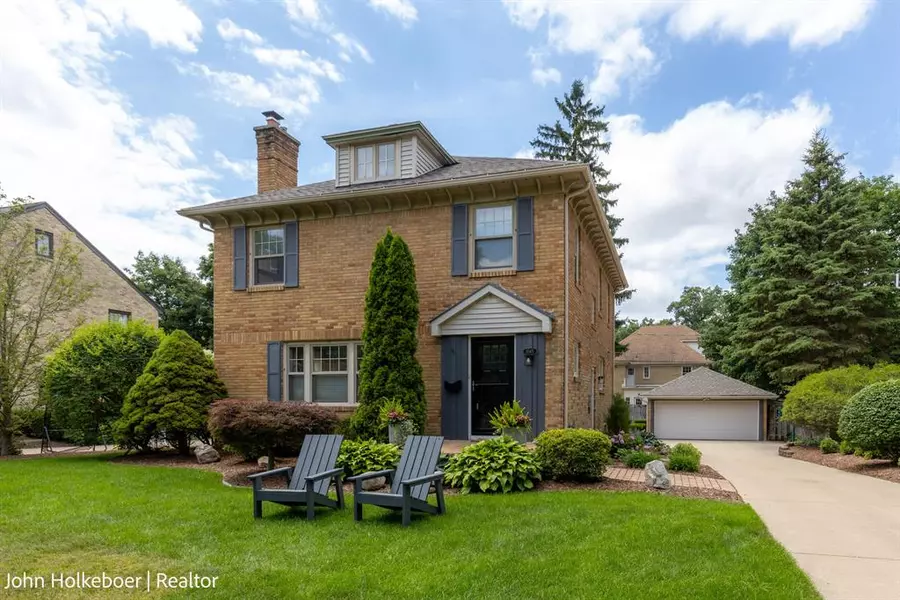 1045 Santa Cruz Drive SE, East Grand Rapids, MI 49506